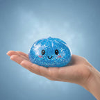 Squishy Dumpling Bleu à Paillettes — tenu à la main