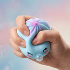 Squishy Dumpling Bubble Bleu Givré — pendant la remontée lente de la pâte