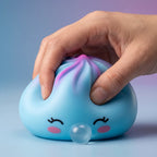 Squishy Dumpling Bubble Bleu Givré — pressé entre les doigts