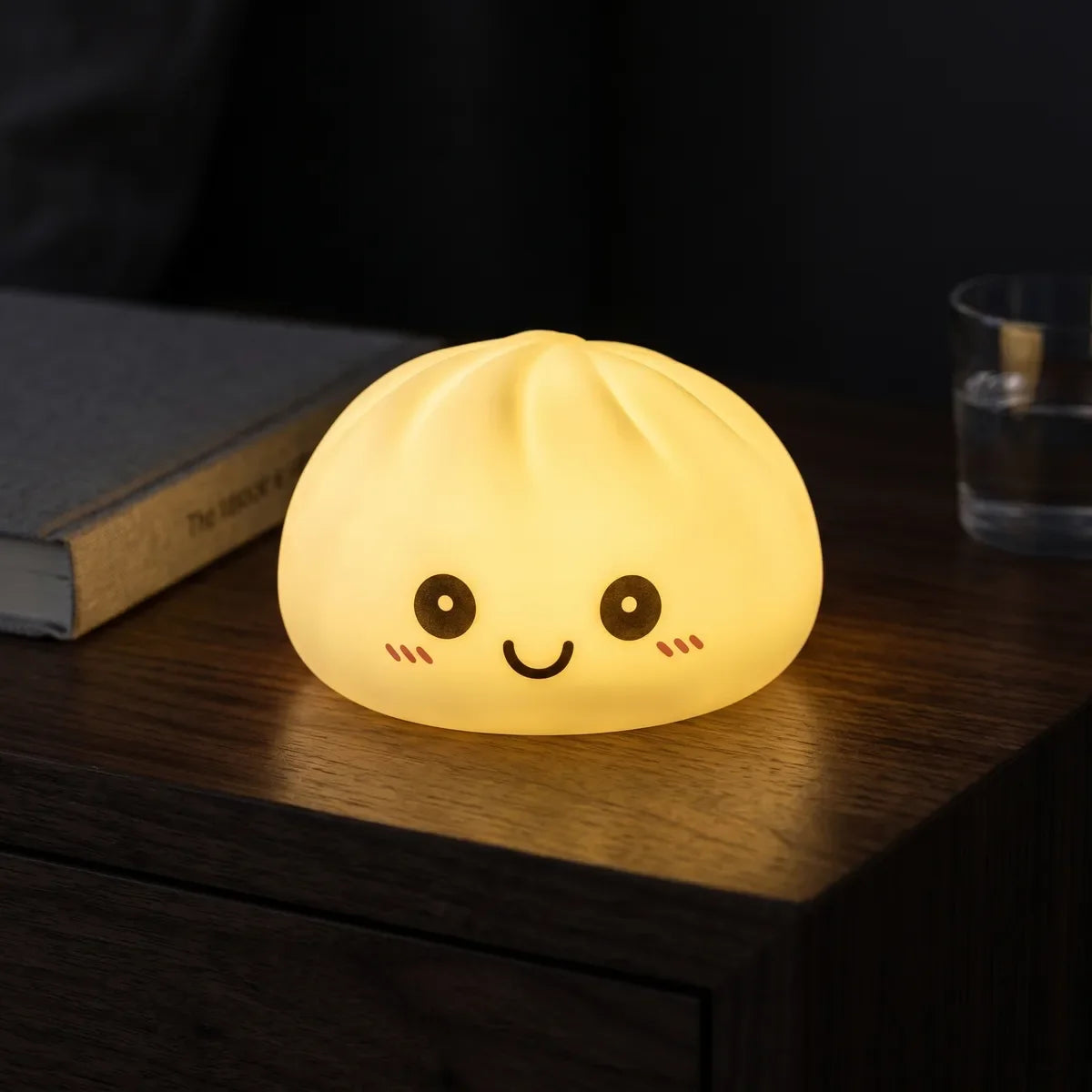 Veilleuse Squishy Dumpling Bleue — dans son panier vapeur en bambou