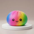 Squishy Dumpling Arc-en-ciel 15 cm — vu de face sur fond neutre