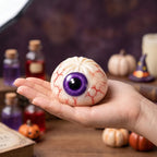 Squishy Dumpling Œil injecté — Halloween — tenu dans la main, échelle réelle