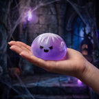 Squishy Dumpling Fantôme Violet — tenu dans la main