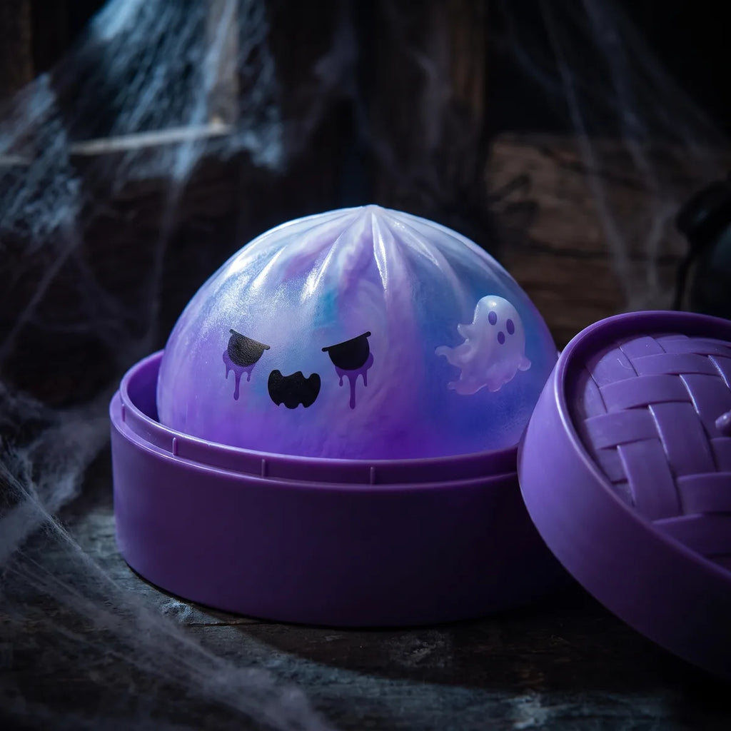 Squishy Dumpling Fantôme Violet — dans son panier vapeur en bambou