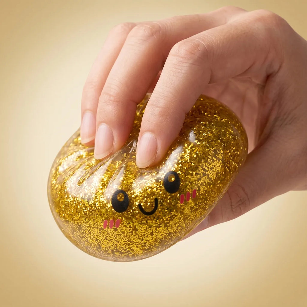 Coffret 6 Squishy Dumpling à Paillettes — en situation de jeu