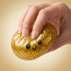 Coffret 6 Squishy Dumpling à Paillettes — en situation de jeu