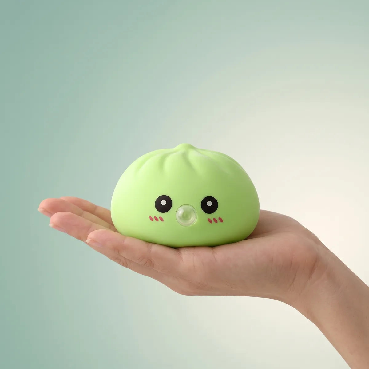 Squishy Dumpling Bubble Vert — tenu dans la main