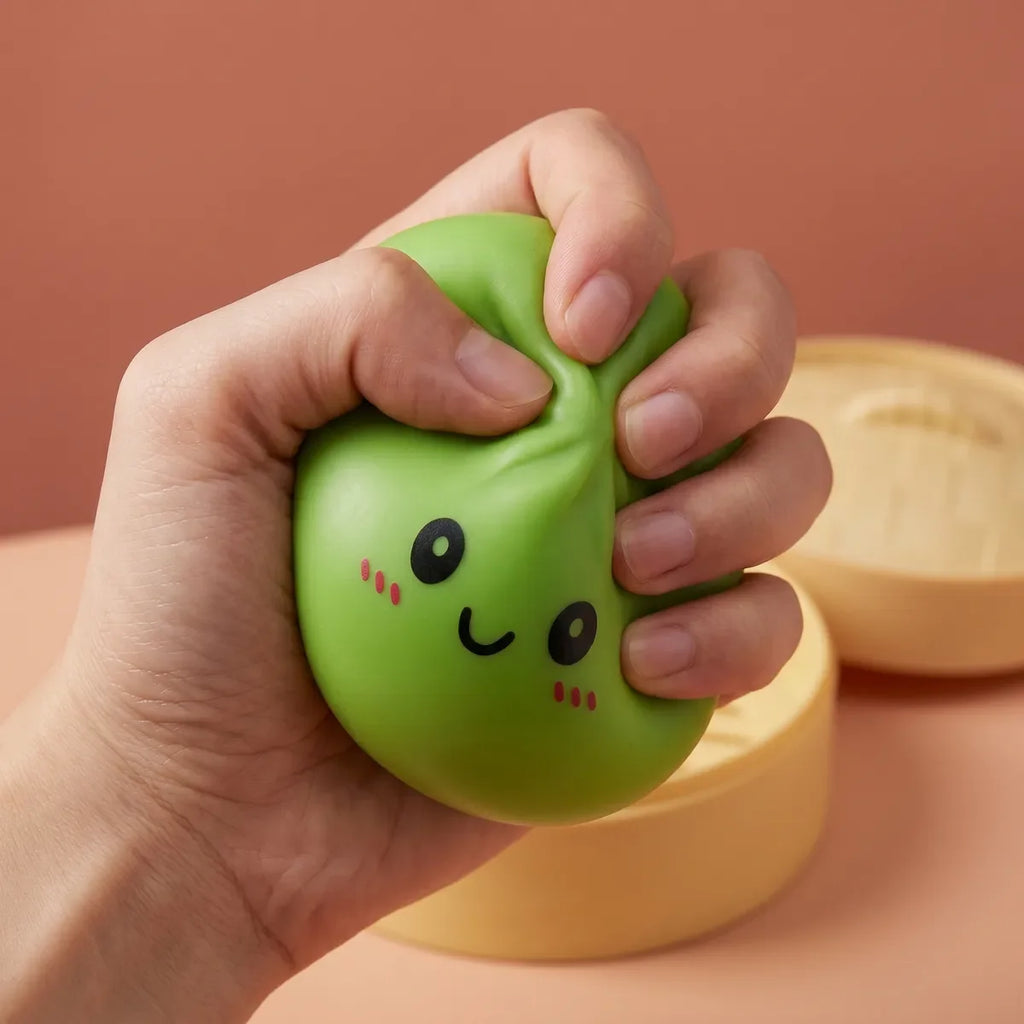 Squishy Dumpling Vert Matcha en situation de jeu