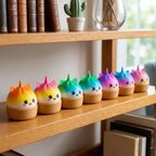 Squishy Dumpling Licorne Arc-en-ciel Jumbo — dans son panier vapeur en bambou