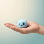 Coffret 6 Porte-clés Squishy Dumpling — une pièce tenue dans la main