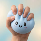Squishy Dumpling Bleu 15 cm — pendant la remontée lente de la pâte