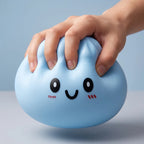 Squishy Dumpling Bleu 15 cm — pressé entre les doigts