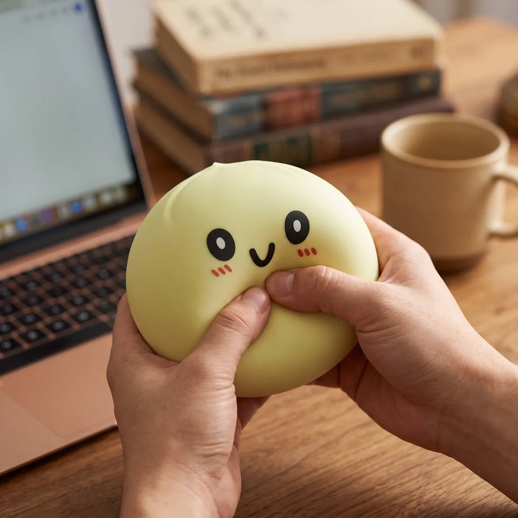 Squishy Dumpling Jaune 15 cm — utilisé comme anti-stress