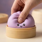 Squishy Dumpling Magenta Fruits Rouges — pressé entre les doigts