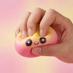 Trio Mini Squishy Dumpling Kawaii — en situation de jeu