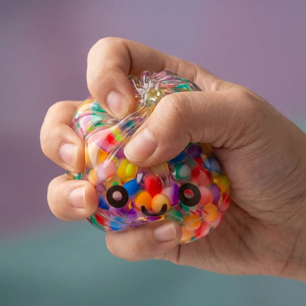 Squishy Dumpling Mystère Bulle Pastel — en situation de jeu