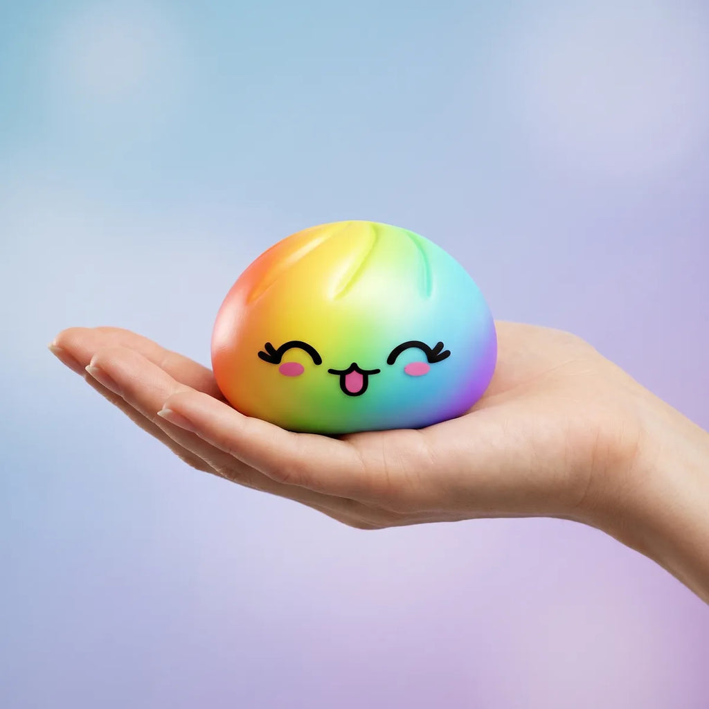 Squishy Dumpling Mystère Série Courte — tenu dans la main