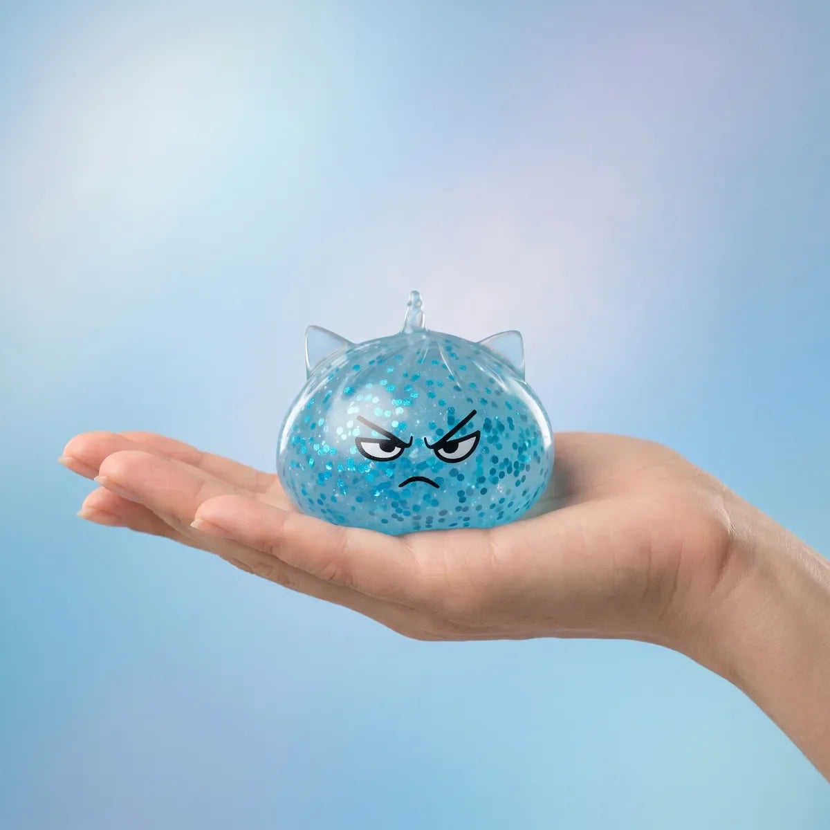 Squishy Dumpling Mystère Licorne Série Courte — tenu dans la main