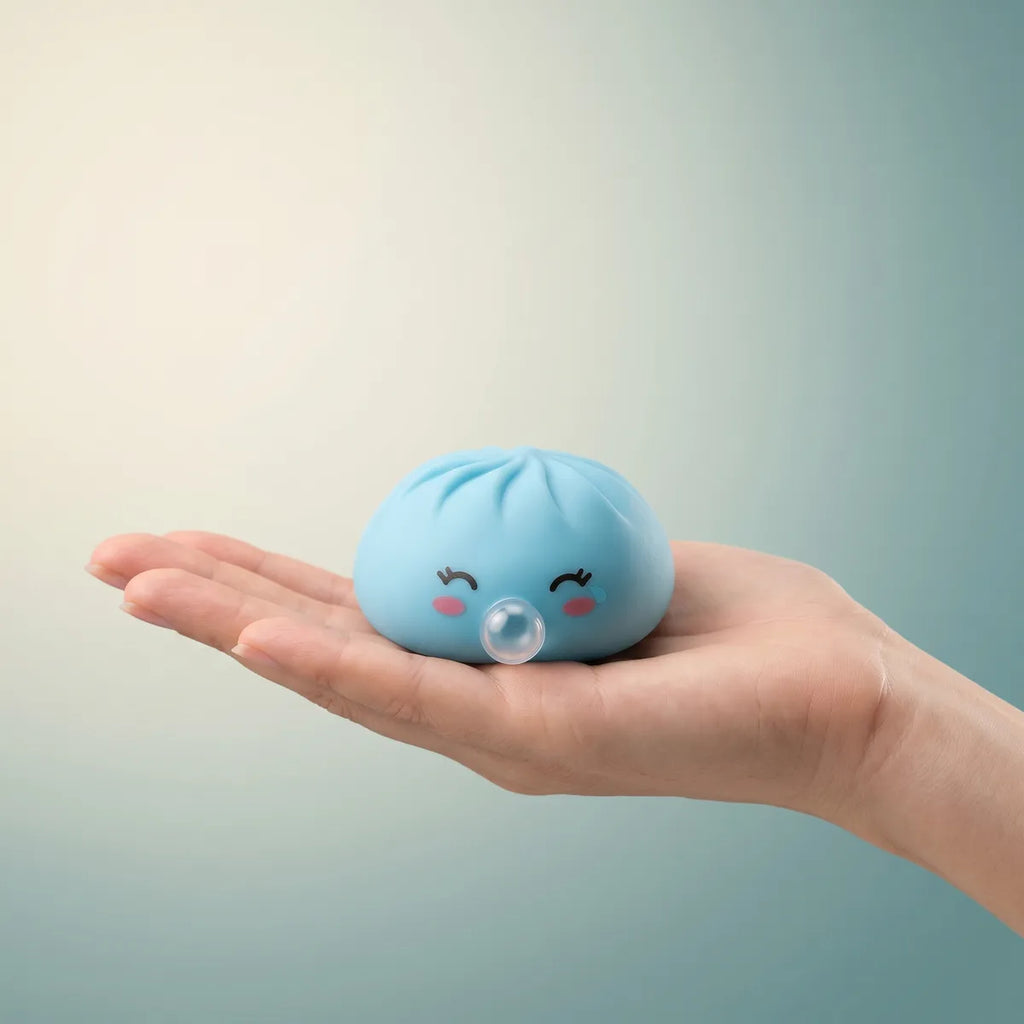 Squishy Dumpling Mystère Bubble — tenu dans la main