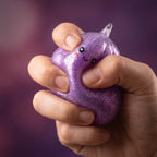 Squishy Dumpling Mystère Licorne Pailleté — en situation de jeu