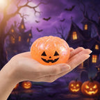 Squishy Dumpling Mystère Halloween — tenu dans la main, échelle réelle