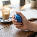 Trio Mini Squishy Dumpling Mystère Pailletés — posé sur un bureau