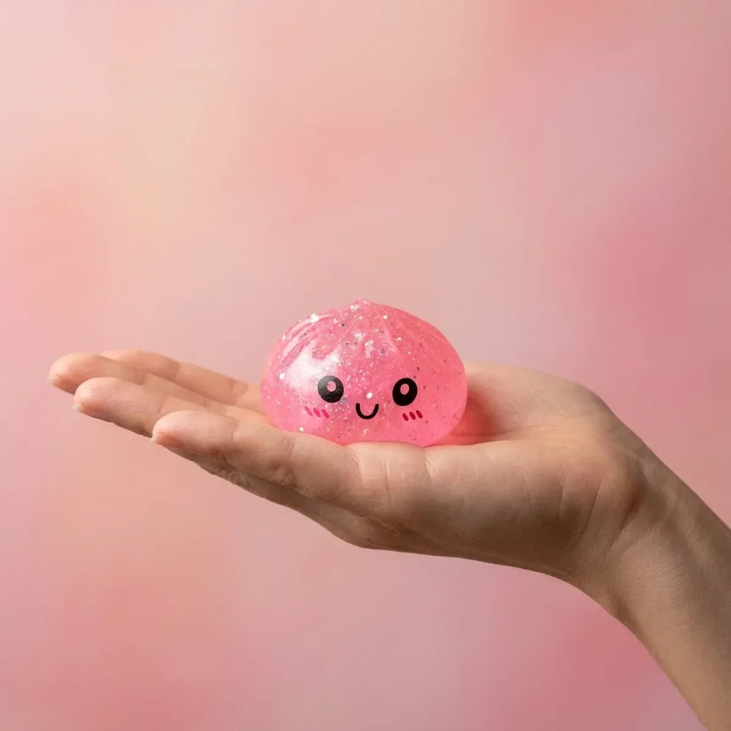 Trio Mini Squishy Dumpling Mystère Pailletés — en situation