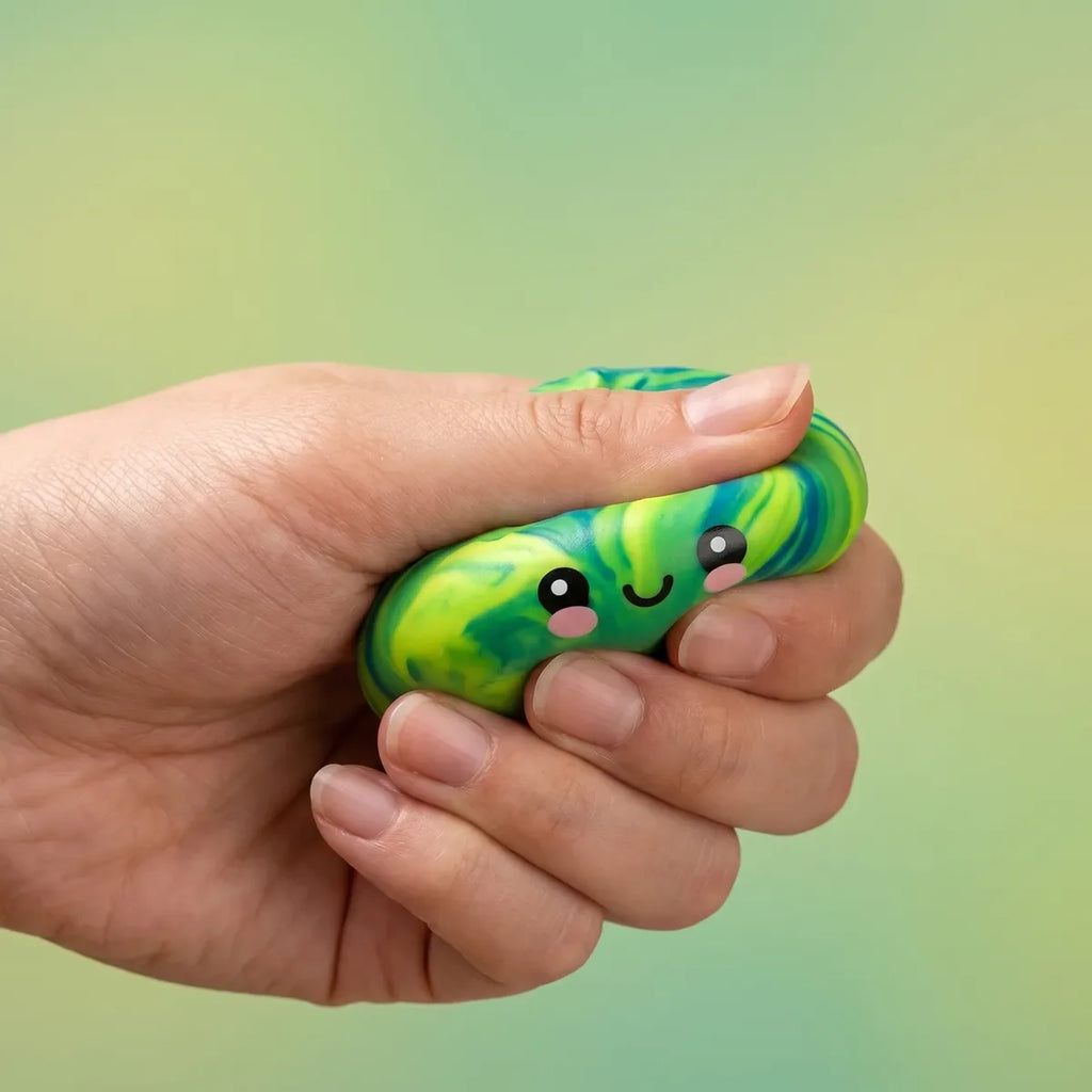 Mini Squishy Dumpling Mystère Tie & Dye — pendant la remontée lente de la pâte