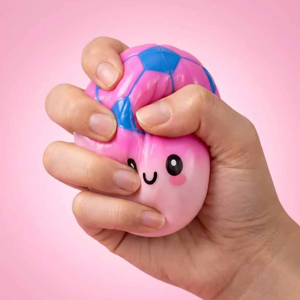 Squishy Dumpling Mystère Ballon de Foot — pressé entre les doigts