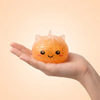 Squishy Dumpling Mystère Licorne Étoilée — tenu dans la main, échelle réelle