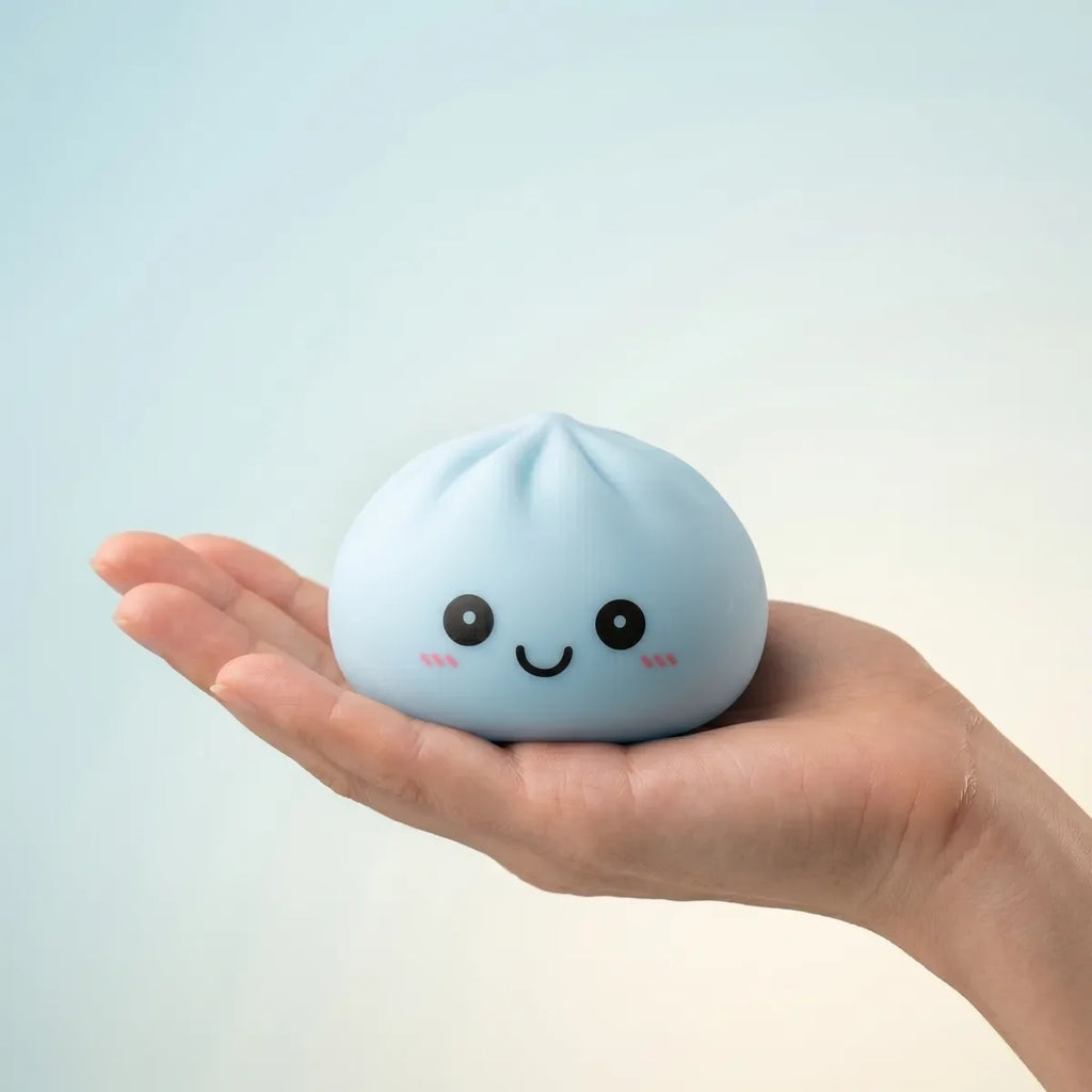 Squishy Dumpling Mystère Veilleuse — tenue dans la main