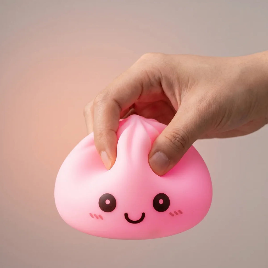 Squishy Dumpling Mystère Veilleuse — pressée entre les doigts