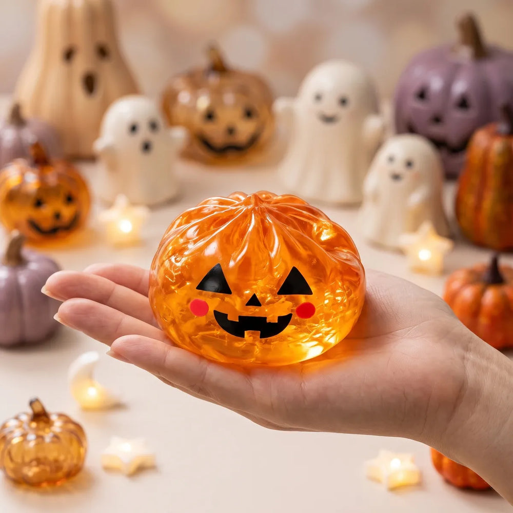 Squishy Dumpling Citrouille translucide — Halloween — tenu dans la main, échelle réelle
