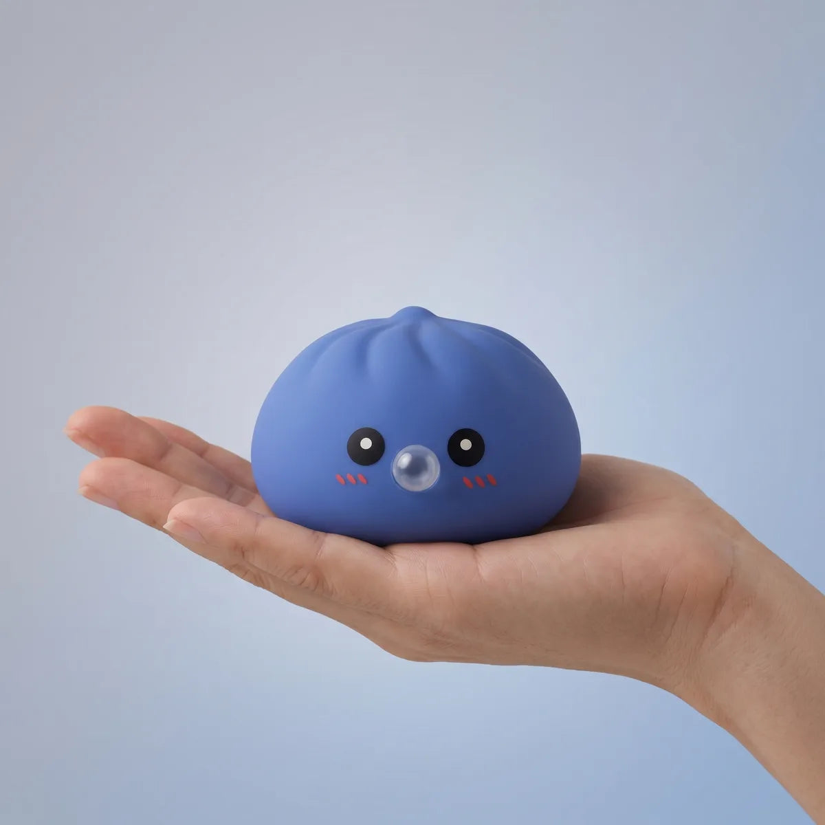 Squishy Dumpling Bubble Violet — tenu dans la main