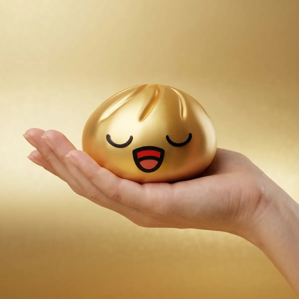 Squishy Dumpling Or Chromé — tenu dans la main