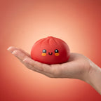 Squishy Dumpling Brioche Rouge — pressé entre les doigts