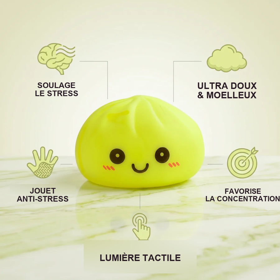 Veilleuse Squishy Dumpling Jaune — guide des tailles, comparaison avec une main
