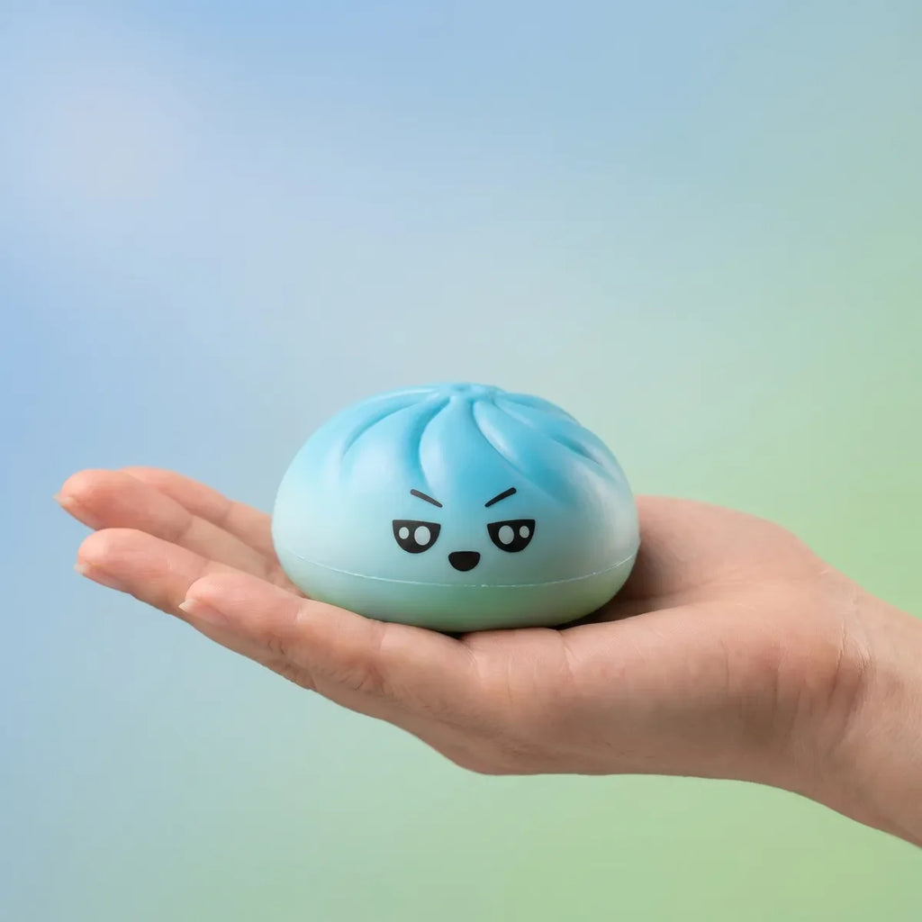 Squishy Dumpling Mystère Format Vidéo — tenu dans la main