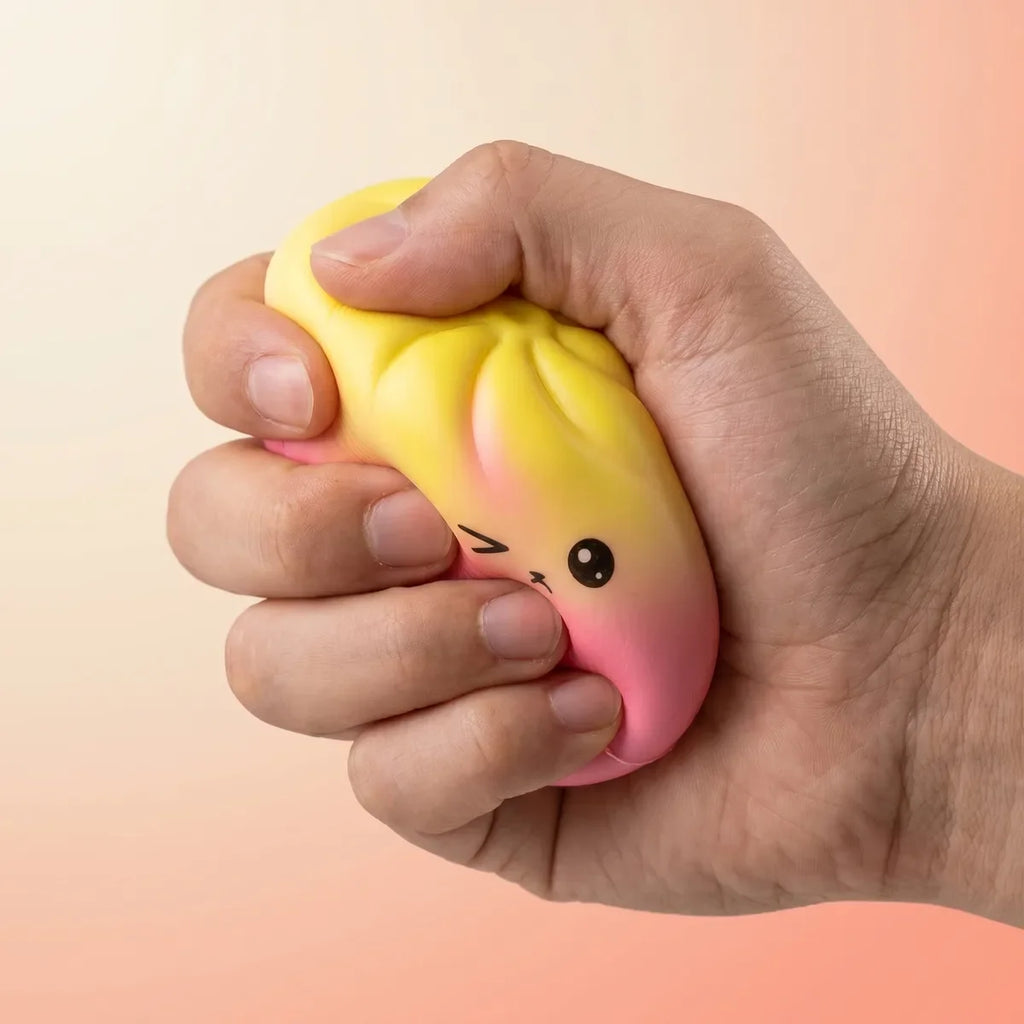 Squishy Dumpling Mystère Format Vidéo — pressé entre les doigts