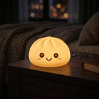 Veilleuse Squishy Dumpling Blanche — dans son panier vapeur en bambou