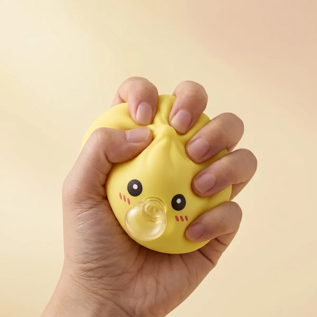 Squishy Dumpling Bubble Jaune — en cours d'utilisation