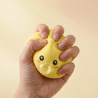 Squishy Dumpling Bubble Jaune — en cours d'utilisation